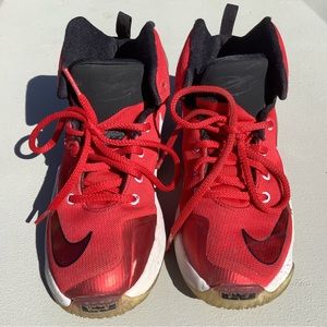 Nike LeBron XIII 808710-610 Red Boys Size 2 Youth